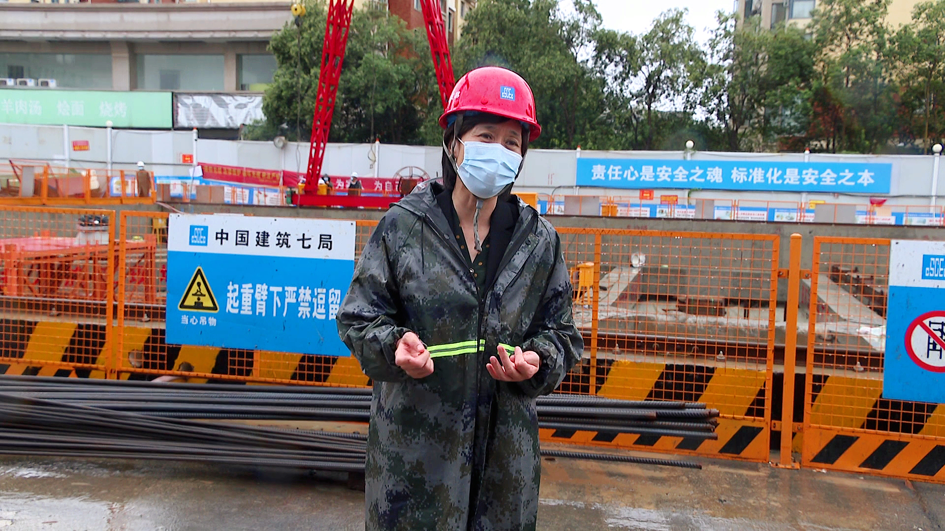 20210829郑州市委副书记、市长侯红到郑州地铁6号线项目农业东站施工现场调研指导防汛应急准备工作 (5).JPG